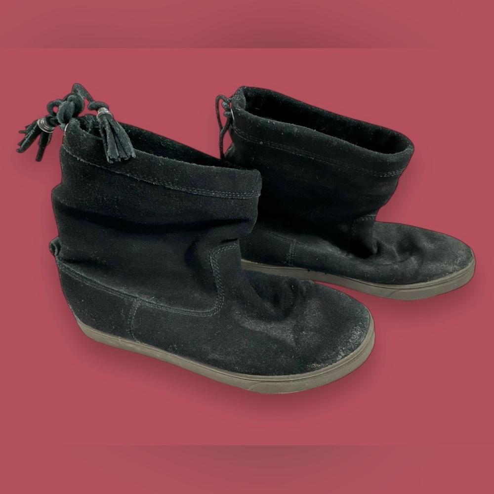 Olukai Kapa Moe Oiled Suede & Nubuck Pull On Lace and Tassel Boots 8.5